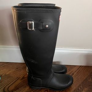 Women’s (size 6) black tall Hunter rain boots